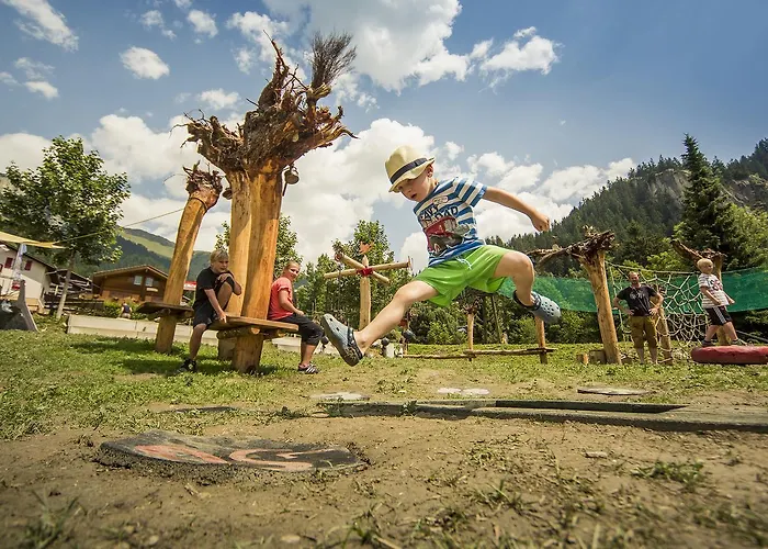 آرنيكا ناترز